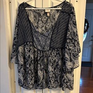Navy and White Paisley Blouse xxl